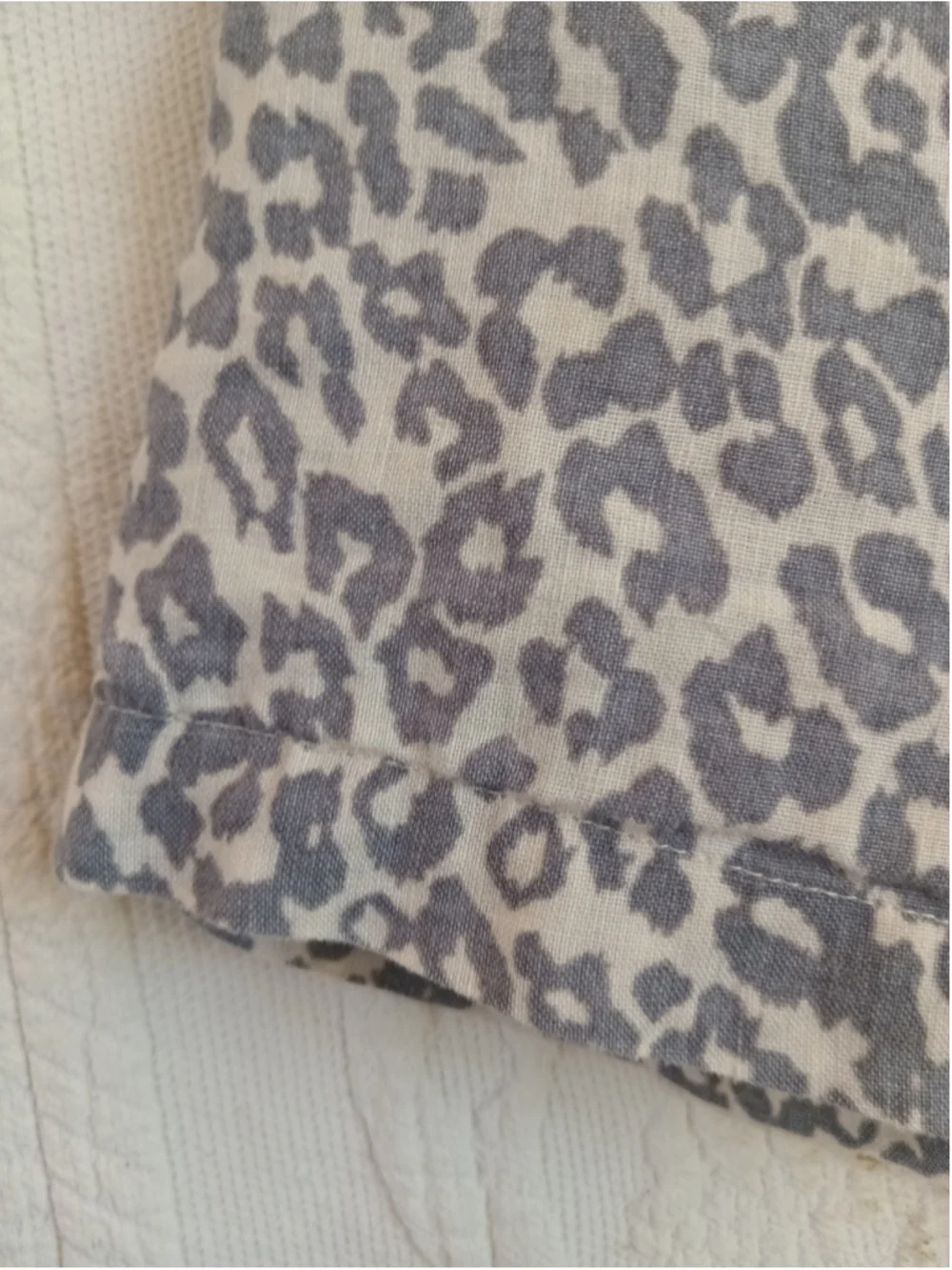 Cynthia Rowley linen shorts gray beige leopard animal print neutral Y2K low rise